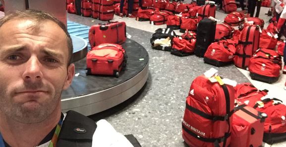 올림픽 빨간 가방