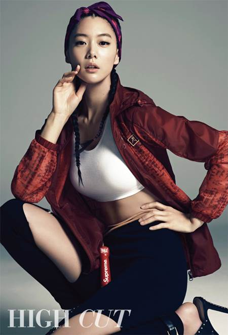 스포티한 매력을 뽐내는 클라라 하이컷 화보