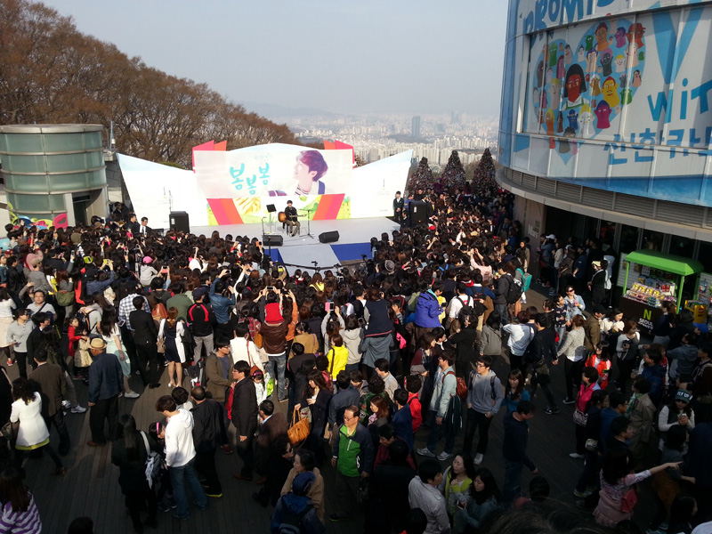 21일 오후 4시 로이킴의 남산 라이브 공연3