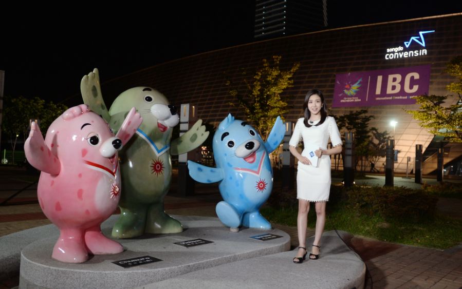 장예원 아나운서 2014 인천 아시안게임 마스코트와 함께