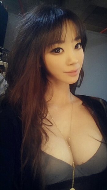 채보미 아찔 가슴골 셀카