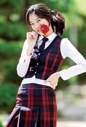 꽃달고 찍은 미쓰에이 수지