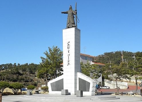 통영 이순신 동상