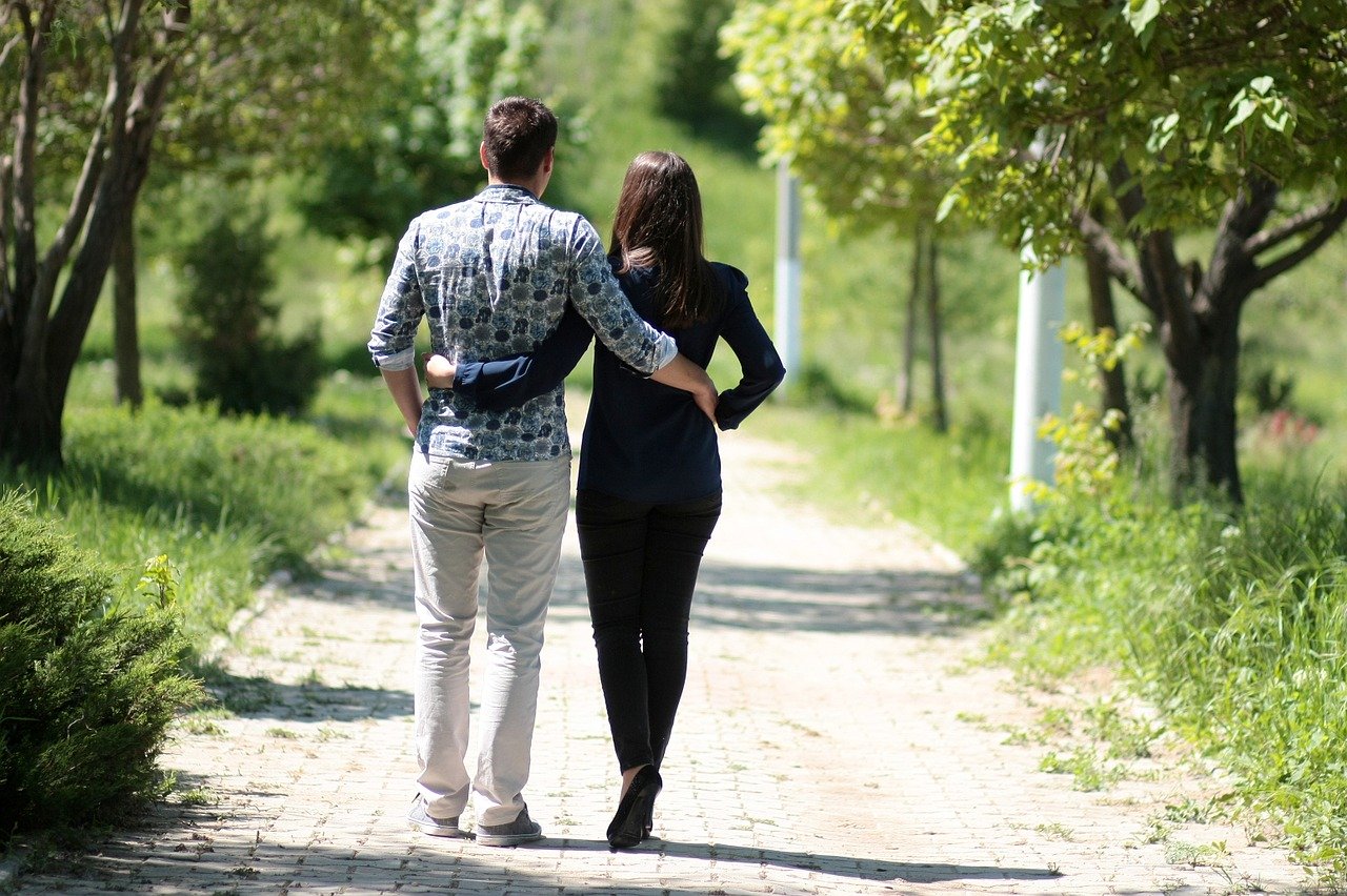 couple-1363959_1280