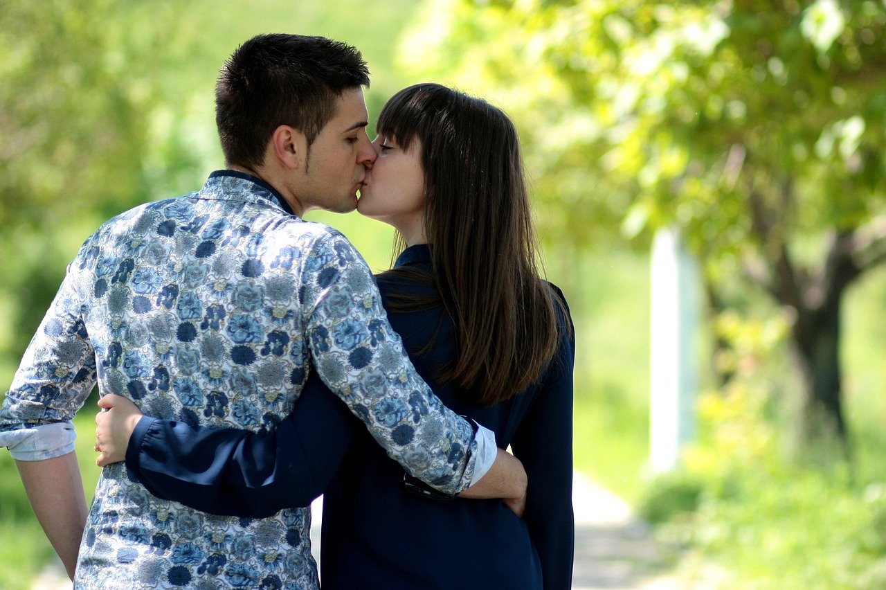 couple-1363961_1280