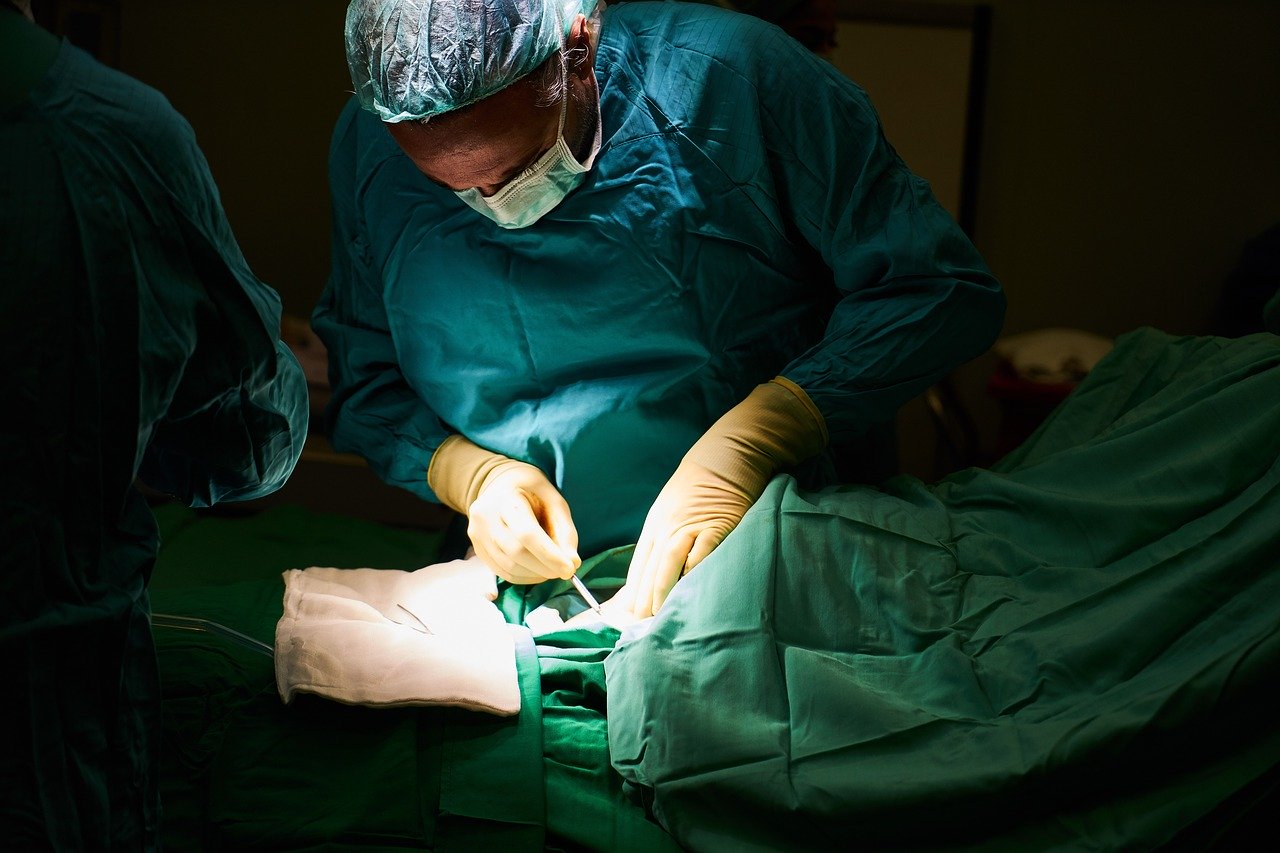 surgery-3034071_1280