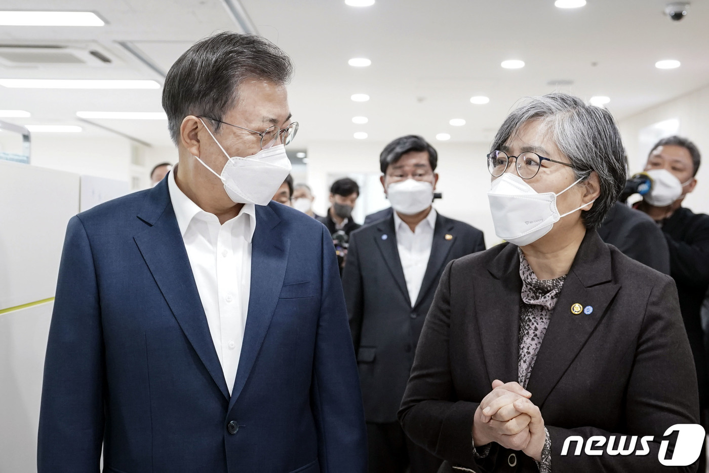 접종첫날보건소찾은文정은경에대통령은언제맞을까요종합2보