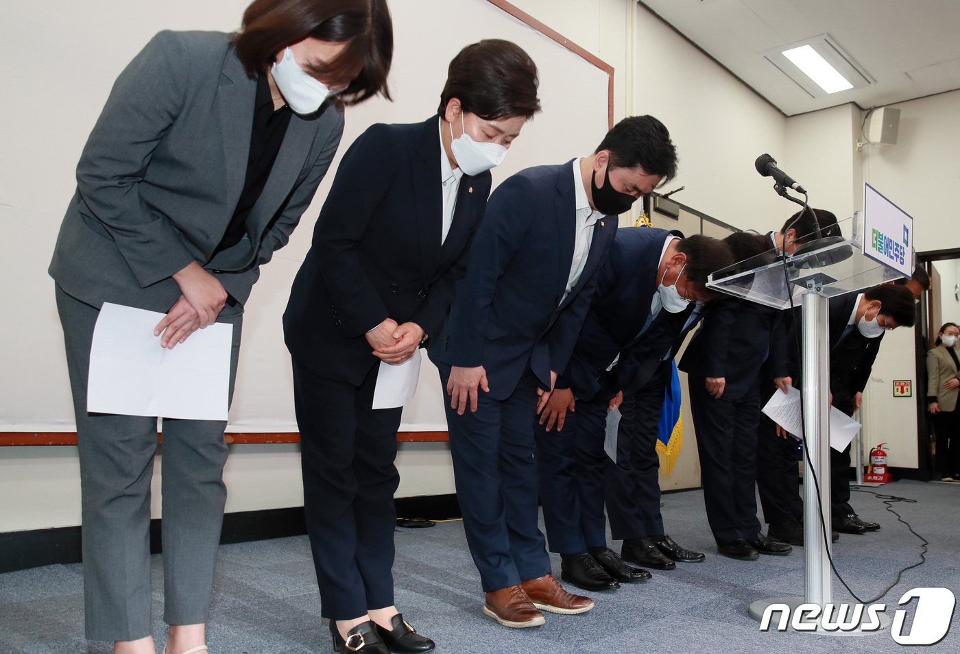박영선구멍난운동화가식적…민주당에등돌린2030남성들