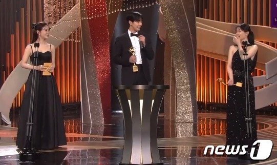 文·이재명물에빠졌을때누굴먼저→AI尹멀리서응원파이팅 (1)