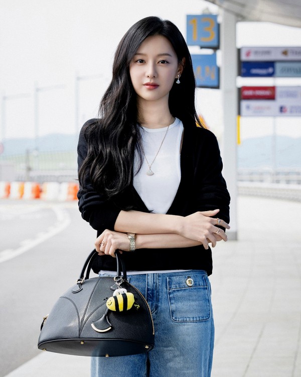 김지원, 이탈리아 출국! 클래식 패션으로 시선 강탈! 이미지