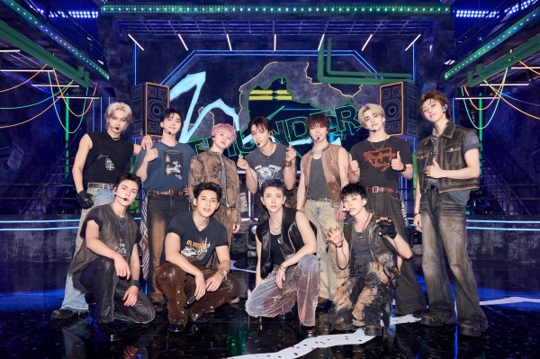 세븐틴, 타이틀곡 ‘THUNDER’로 1위 등극 이미지