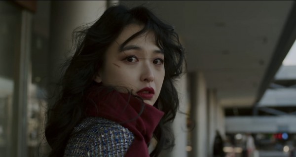 임채영이 떠나는 파괴 본능의 길, 영화 초콜릿 이미지